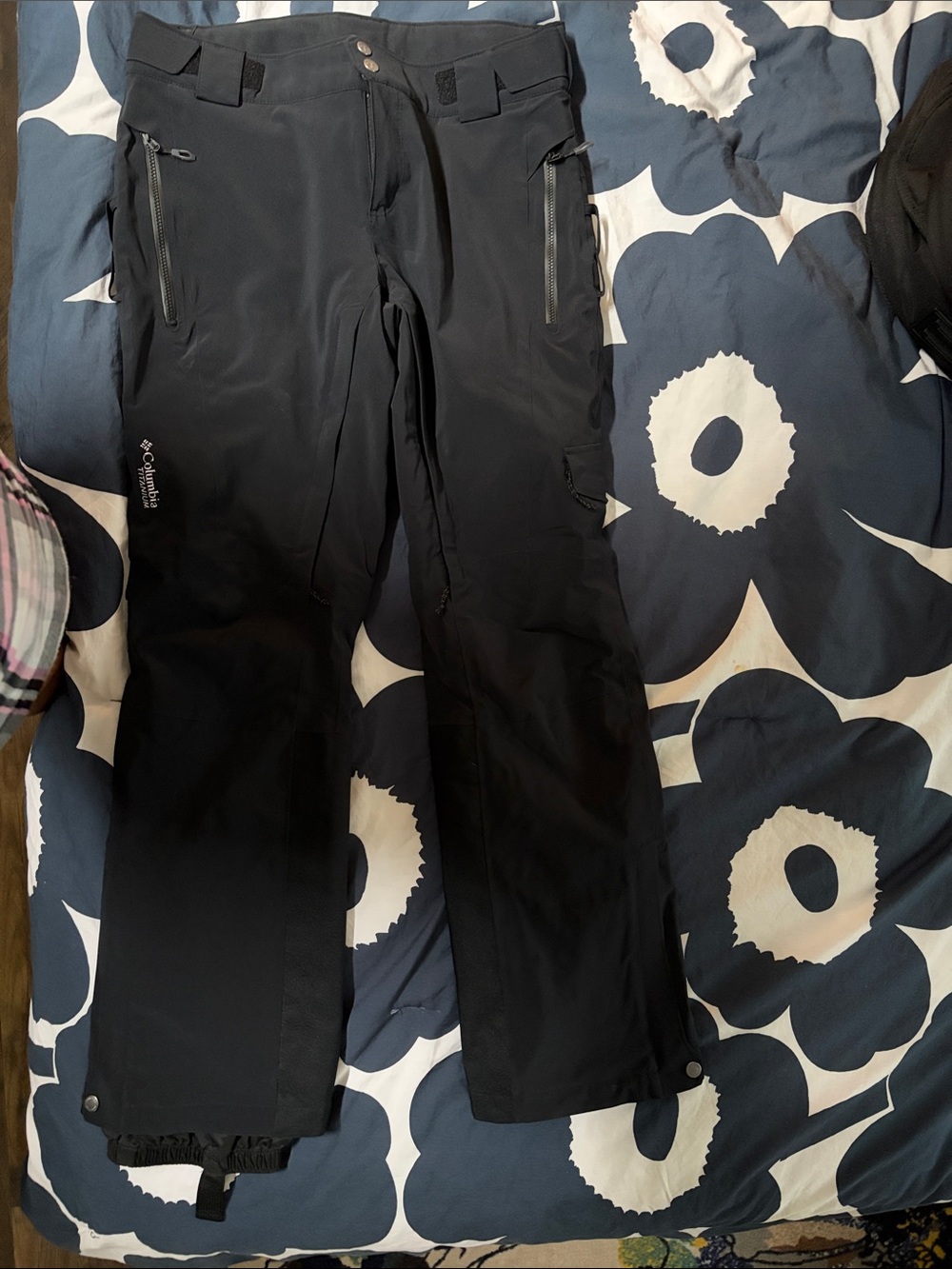 Columbia womens Black Cargo Ski Pants